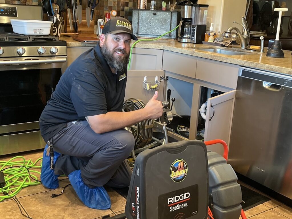 How Emergency Plumbing Repair Fixes Burst Pipes and Water Line Leaks